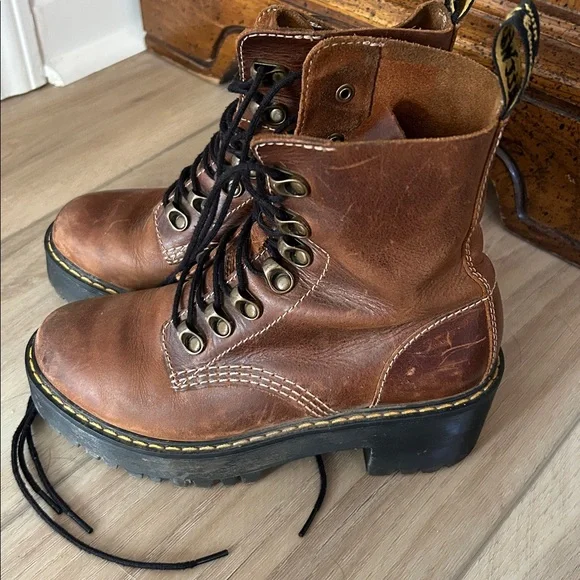 Dr Marten Leona lace up combat boots size 5 - Picture 3 of 9